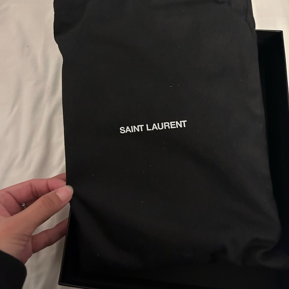 saint laurent cassandre matelasse leather wallet on a chain silver - Picture 5 of 12